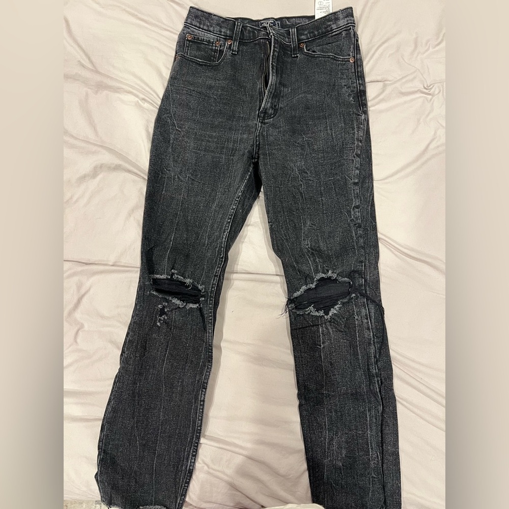 Abercrombie & Fitch Black Distressed Women Jeans